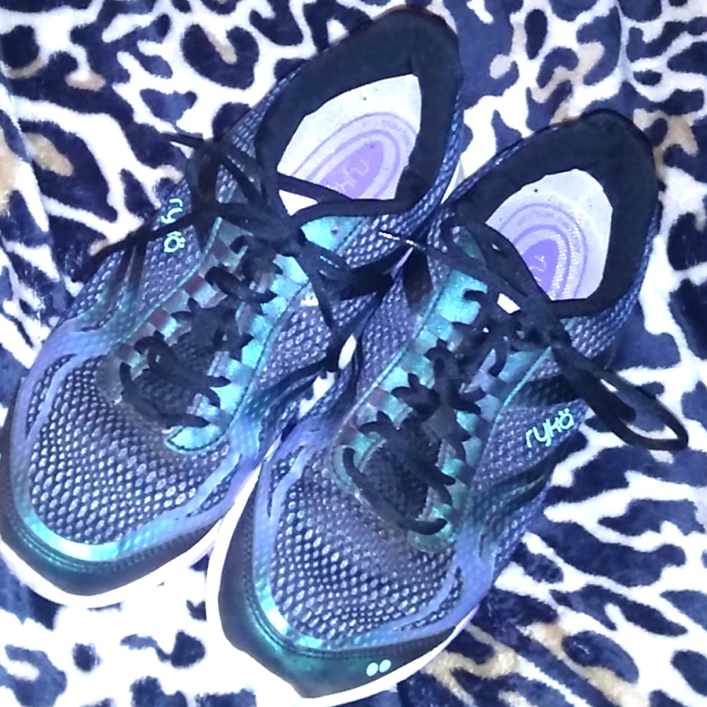 8.5w Mens Ryka running shoes